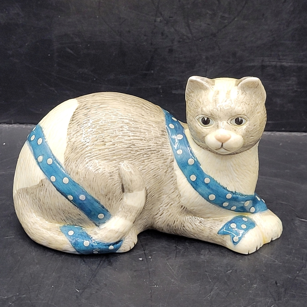 Vintage Silvestri Mary Lake Thompson Ceramic Grey White Cat Figurine 9x 5"